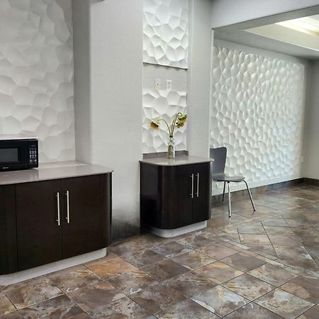 Отель Baymont By Wyndham San Antonio Airport Экстерьер фото