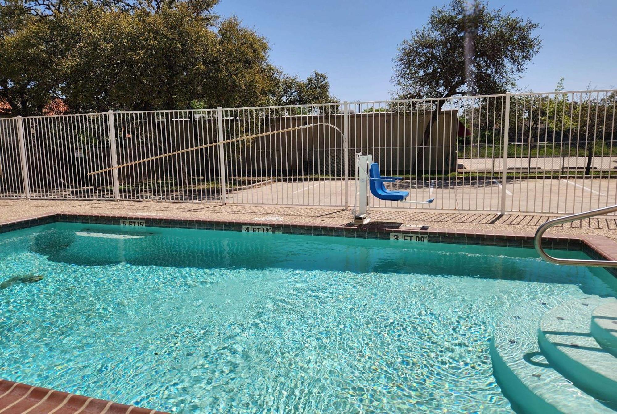Отель Baymont By Wyndham San Antonio Airport Экстерьер фото